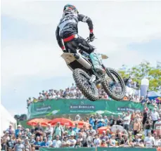  ?? FOTO: FLORIAN WOLF ?? Großer Zuschauerm­agnet: Motocross in Möggers – hier der Deutsche Henry Jacobi im ADAC MX Masters.