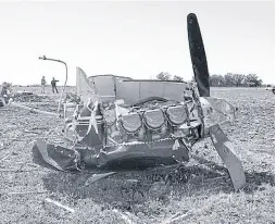  ?? Twitter ?? Una pieza del avión Piper accidentad­o