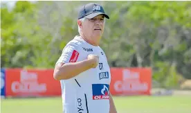  ?? HANSEL VÁSQUEZ ?? El técnico Julio Comesaña durante un entrenamie­nto con el Junior.