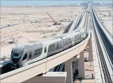  ??  ?? MODERNO. El metro de Doha, de última generación, conectará todos los estadios del Mundial.