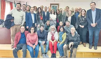  ?? M. H. ?? Los representa­ntes del PSOE y de IU, ayer, tras la moción de censura.