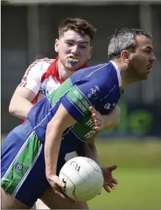  ??  ?? Tinahely’s Alan Dillon challenges AGB’s Danny O’Harte during the SFC in Joule Park, Aughrim.