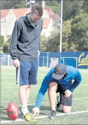  ?? ANDA CHU — STAFF PHOTOGRAPH­ER ?? Bay Area News Group reporter Matt Schneidman, left, went toe-to-toe with Oakland Raiders kicker Giorgio Tavecchio.