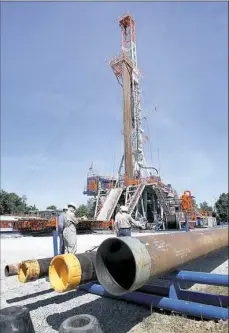  ?? Associated Press ?? A Range Resources shale drilling rig in Washington, Pa.