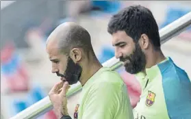  ?? FOTO: PERE PUNTÍ ?? Mascherano y Arda Dos jugadores que en principio dejarán el Barça en enero