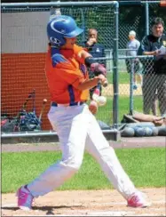  ?? PHOTOS BY KYLE MENNIG – ONEIDA DAILY DISPATCH ?? Oneida’s Jorden Barlow connects for a second-inning single.