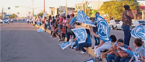  ??  ?? SE LLEVÓ a cabo de la glorieta Manuel Gómez Morín a la Niños Héroes