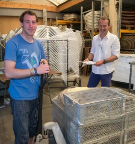  ?? FOTO JORIS HERREGODS ?? Quinten Bruyninckx uit Mortsel is apetrots dat hij voor Steven Schoeters uit Wilrijk mag werken. “Eindelijk heb ik een job die ik graag doe.”