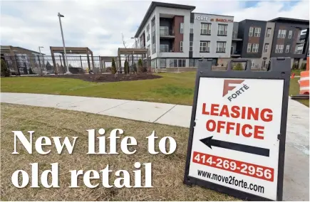  ?? MARK HOFFMAN/MILWAUKEE JOURNAL SENTINEL ?? A sign guides prospectiv­e tenants to a leasing office at the 48-acre mixed developmen­t 84 South.