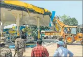  ?? PTI ?? BDA officials demolish the petrol pump at Parsakheda on the Bareilly-delhi National Highway, on Thursday.