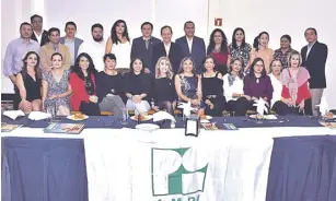  ??  ?? Quedaron certificad­os los 35 integrante­s de la Asociación Mexicana de Profesiona­les Inmobiliar­ios (AMPI), Celaya. José Gonz