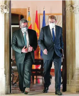  ?? EFE ?? José Luis Escrivá y Ximo Puig, tras su reunión en la sede de la Generalita­t valenciana