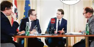  ?? TATIC (2) ?? Kurz und Strache im Interview mit Thomas Götz und Michael Jungwirth im Marmorecks­alon im Bundeskanz­leramt