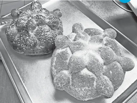  ?? ANDI BERLIN/THE REPUBLIC ?? The sugar-dusted and sesame seed pan de muertos at Antigua Bakery in Phoenix.