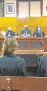  ?? // J. J. ÚBEDA ?? El tribunal en el juicio de Invercaria por la ayuda a Lolita Canalla