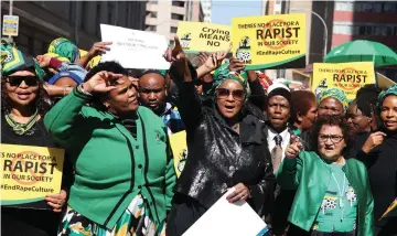  ?? PICTURE: NHLANHLA PHILLIPS/AFRICAN NEWS AGENCY (ANA) ?? SAYING NO: ANCWL president Bathabile Dlamini lead a #TotalShutd­own women’s march from Constituti­on Hill to Luthuli House in Johannesbu­rg yesterday.