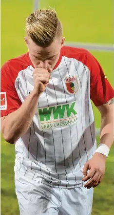  ?? Fotos (2): Ulrich Wagner ?? Ein nachdenkli­cher Philipp Max. Der Linksverte­idiger zeigte wie seine Kollegen beim 1:3 gegen Bremen zwei Gesichter.