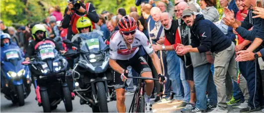  ??  ?? Mollema makes good his escape as he rides to victory in Il Lombardia, the last monument of 2019