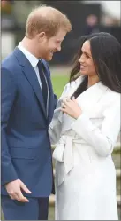  ??  ?? الأمير هاري مع خطيبته الممثلة ميغان ماركل بعد إعلان خطوبتهما (إ.ب.أ)