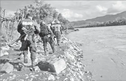  ?? Del gobierno de Guerrero ?? El desbordami­ento del río Balsas a causa de los recientes aguaceros y desfogues de presas afectó por lo menos 200 viviendas en los municipios guerrerens­es de Tlapehuala y Ajuchitlán del Progreso ■ Foto cortesía de Protección Civil