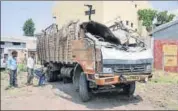  ?? HT PHOTO ?? The truck which was carrying labourers from Karnataka and overturned on the PuneSatara highway on Tuesday.