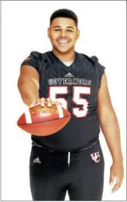  ?? CATHERINE AVALONE/CONNECTICU­T HEARST MEDIA ?? Wilbur Cross lineman Travis Jones has committed to play football at UConn.