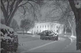  ?? AP/ALEX BRANDON ?? The White House is shown Sunday as Washington receives its first major snowfall of 2019.