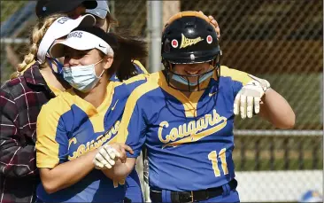  ?? BILL RUDICK — FOR MEDIANEWS GROUP ?? Downingtow­n East’s Steph Allesandro is greeted at home after a home run against West.