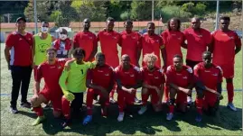  ??  ?? L’équipe fanion de l’AS Moulins avant son match du premier tour de la Coupe de France contre Saint-Sylvestre le  août. (Photo DR)