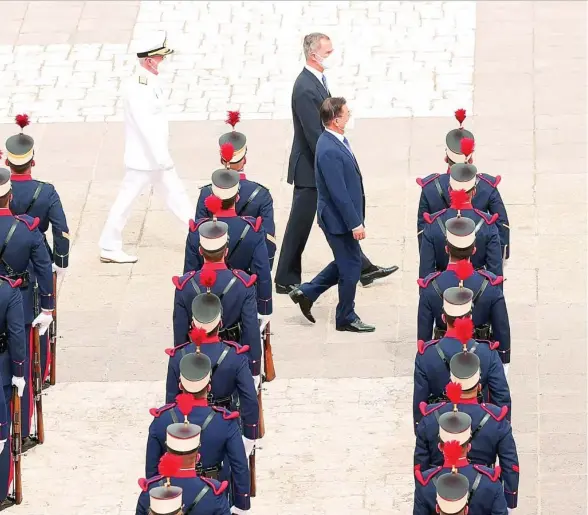  ??  ?? El Rey Felipe VI con el presidente de la República de Corea, Moon Jae-in, ayer, en Madrid