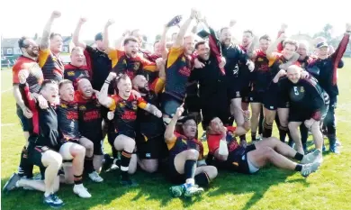  ?? ?? Getting the party started: Hull celebrate winning the National Two North title