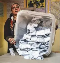  ?? AFP ?? ■ Electoral workers sort ballots to be counted at the end of the final day of the presidenti­al election in Cairo on Wednesday.