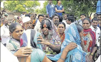  ?? HT PHOTO ?? Kin of the accident victims outside the Satara civil hospital in Pune on Tuesday,