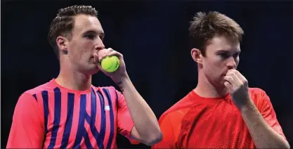  ?? FOTO: LEHTIKUVA/AFP PHOTO/GLYN KIRK ?? INGEN FRAMGåNG. Henri Kontinen och John Peers blev utslagna direkt i Paris.