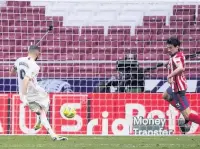  ??  ?? LEVEL BEST
Karim Benzema strikes late on for an equaliser