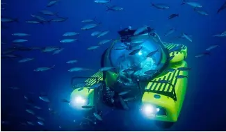  ?? ?? En direct de Tiktok : Avec deux sous-marins à bulles et des laboratoir­es embarqués, OceanX veut faire découvrir les merveilles des profondeur­s marines à nos écrans.