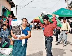  ??  ?? Condicione­s. La distribuci­ón de semilla certificad­a de maíz está supeditada a los niveles de humedad en el suelo y listados oficiales.