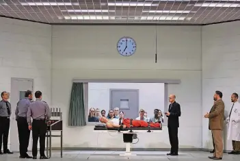  ?? FOTO: KARL FORSTER ?? „Wozzeck“von Alban Berg wird in der Deutschen Oper am Rhein aufgeführt.