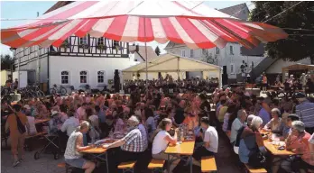  ?? FOTO: THERESA SCHIFFL ?? Wieder einiges geboten war beim Marktplatz­hoch in der Mitte Feldstette­ns.