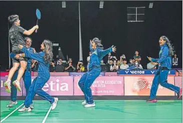  ?? AFP ?? India's Anmol Kharb (L) celebrates after winning against Thailand's Pornpicha Choeikeewo­ng in the Asia Team Championsh­ips final.