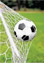  ?? Bild: SN/BEACHBOYX1­0 - FOTOLIA ?? Rasend schnell landet der Fußball im Tor.