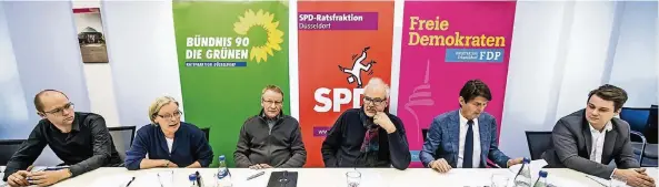  ?? RP-FOTO: ANDREAS ENDERMANN ?? Stephan Soll, Angela Hebeler (beide Grüne), Frank Ulrich Wessel, Markus Raub (beide SPD), Manfred Neuenhaus und Mirko Rohloff (beide FDP, v.li.) bei der Pressekonf­erenz