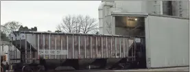  ?? / Doug Walker ?? Rail cars are frequently used for grain shipments at Southeaste­rn Mills, which has announced plans for a new facility in the Floyd County Industrial Park near Georgia Highlands College.