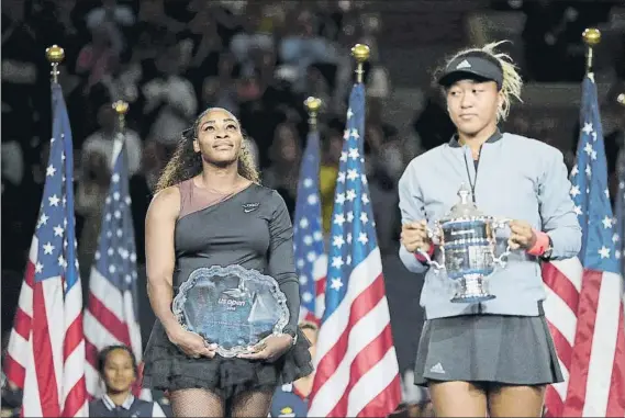  ?? FOTO: AP ?? Naomi Osaka, una gran e histórica victoria ensombreci­da por el comportami­ento de Serena Williams con el árbitro. La nipona vivió una ceremonia de trofeos complicada, con abucheos