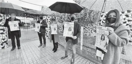  ?? Foto: cedida ?? Alcaldes y alcaldesas de las localidade­s implicadas, con los carteles de la campaña.