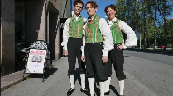  ?? SPT ?? LYCKAT. Humorgrupp­en KAJ, bestående av (från vänster) Kevin Holmström, Axel Åhman och Jakob Norrgård, har med sin musikal Gambämark skapat en av Wasa Teaters största publikfram­gångar genom tiderna, meddelar Wasa Teater.