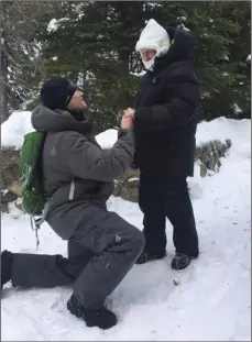  ?? PHOTO/ ?? Josh Darnell of Londonderr­y, New Hampshire, proposes to Rachel Raske of Lowell, Massachuse­tts, on Thursday in Tuckerman’s Ravine, New Hampshire, on the same day the temperatur­e dropped to minus-34 on nearby Mount Washington. Rachel Raske, of Lowell,...