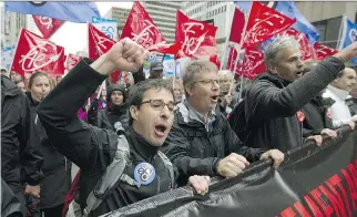  ?? PHIL CARPENTER/MONTREAL GAZETTE ?? Teachers and supporters march in September. Teachers in eight unions affiliated with the Fédération autonome de l’enseigneme­nt will take strike votes this Thursday.