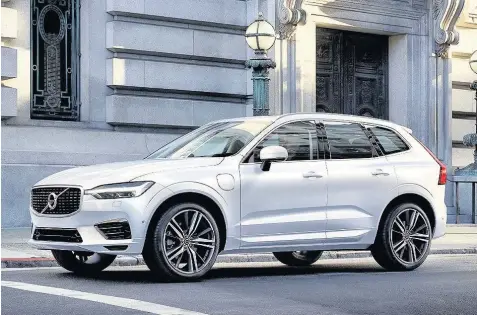  ??  ?? The new XC60 features much of the connectivi­ty, entertainm­ent and safety technology from the larger 90 series cars