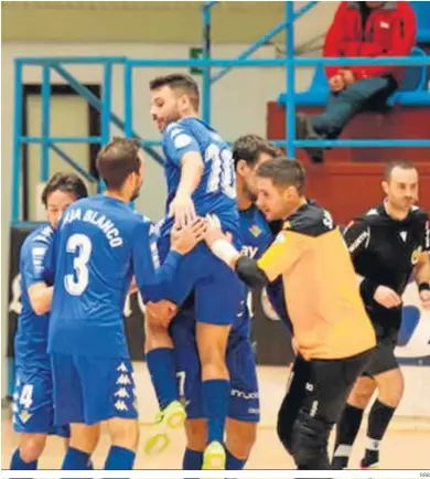  ?? RBB ?? Los jugadores béticos celebran uno de los goles de la victoria ante O’Parrulo.